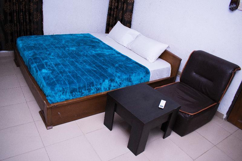 Day By Day Hotel Лагос Екстериор снимка