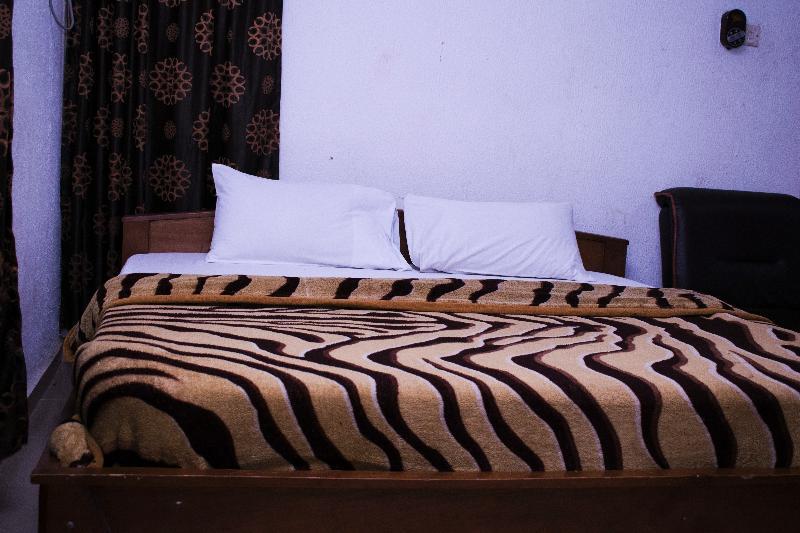 Day By Day Hotel Лагос Екстериор снимка